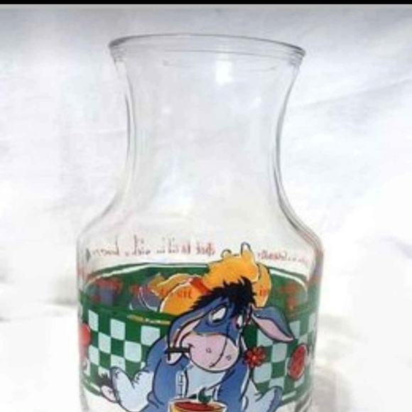 Winnie The Pooh and Eeyore Vintage Anchor Hocking Glass carafe - Picture 5 of 9